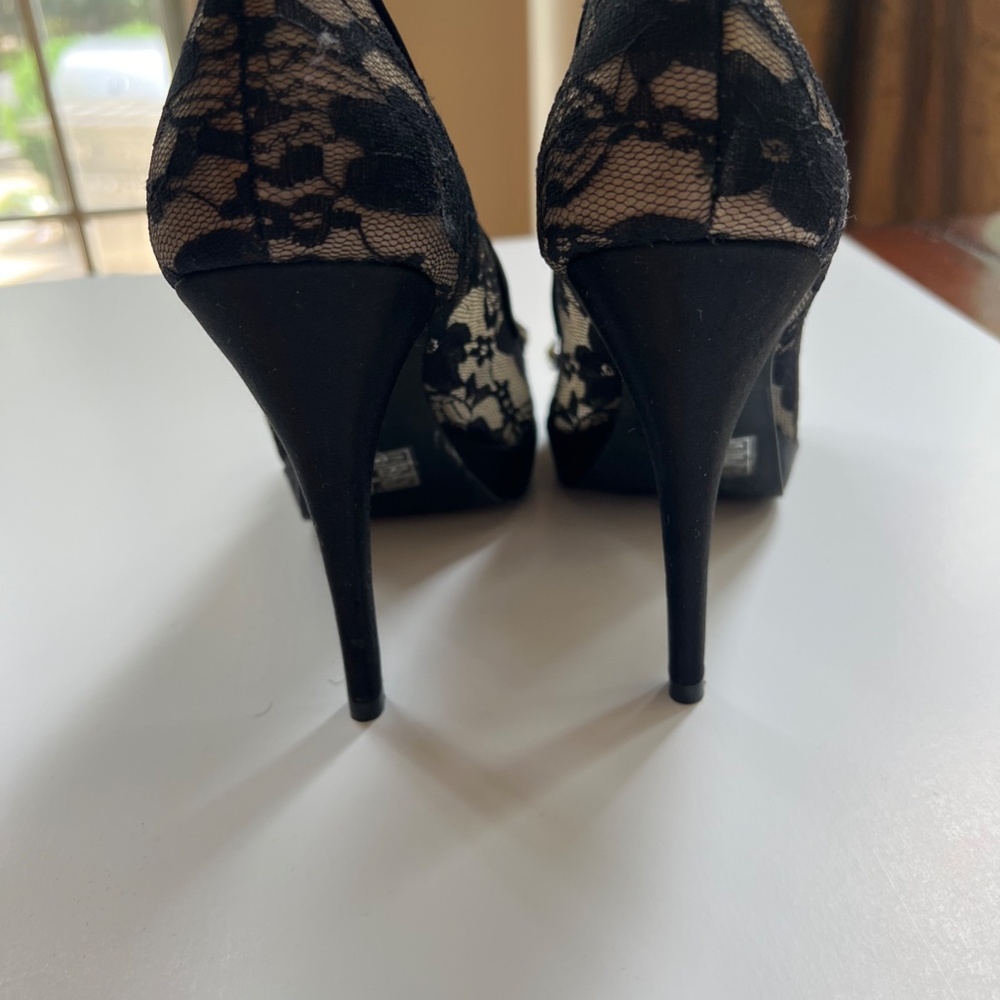 Lulu Townsend Lace Bejeweled Stiletto Peep Toe Pump Women's size 9M - Picture 4 of 7